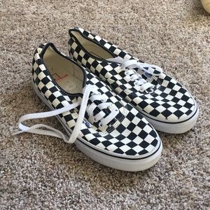Vans low checkered white and black worn once